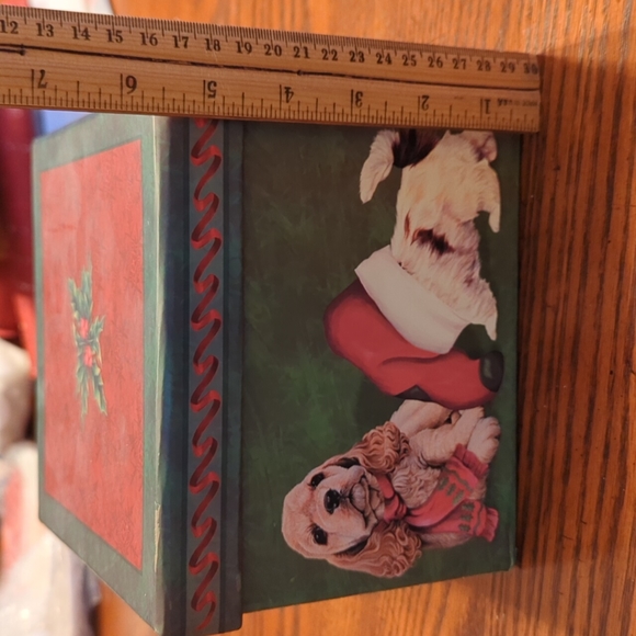 Christmas box featuring dogs - Picture 8 of 8